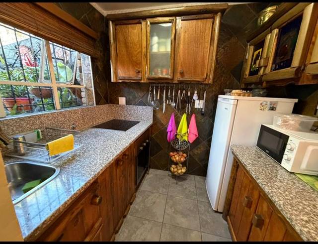 2 BEDROOM TOWNHOUSE FOR SALE IN DORANDIA